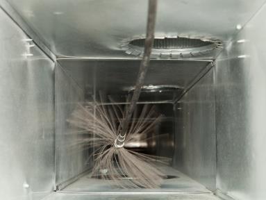 How AC Duct Cleaning Service Dubai Improves Energy Efficiency in Large Commercial Buildings 